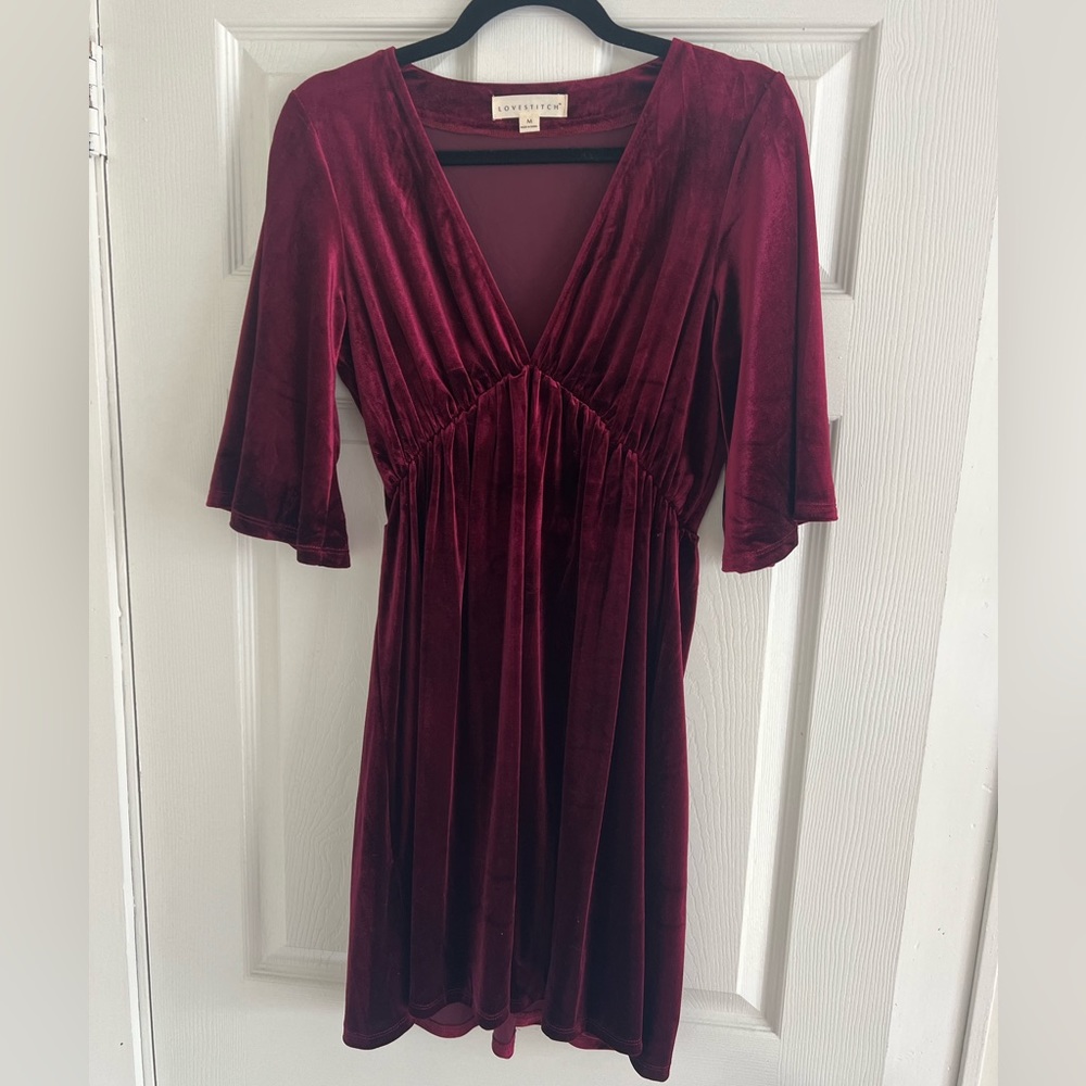 Love Stitch size M maroon velvet dress